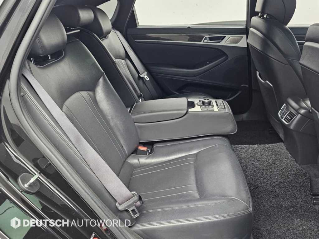 Genesis G80 — photo 12