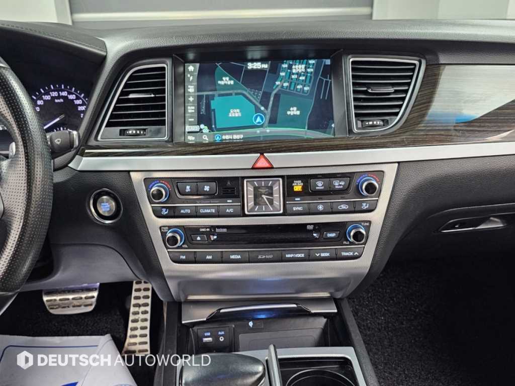 Genesis G80 — photo 14