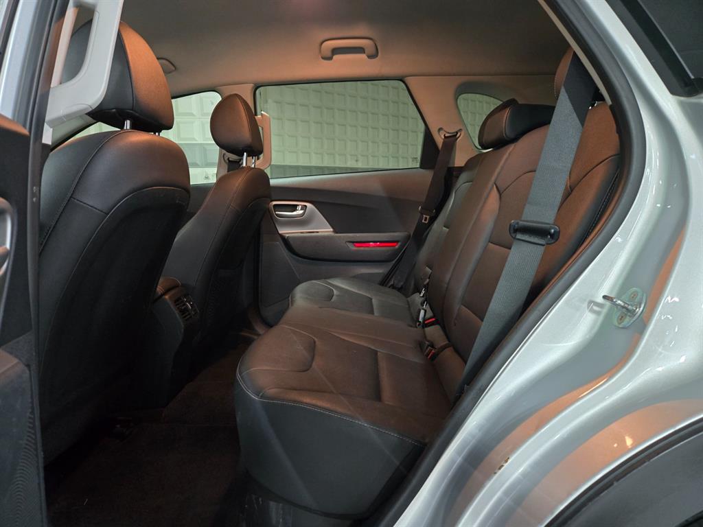 Kia Niro — photo 07