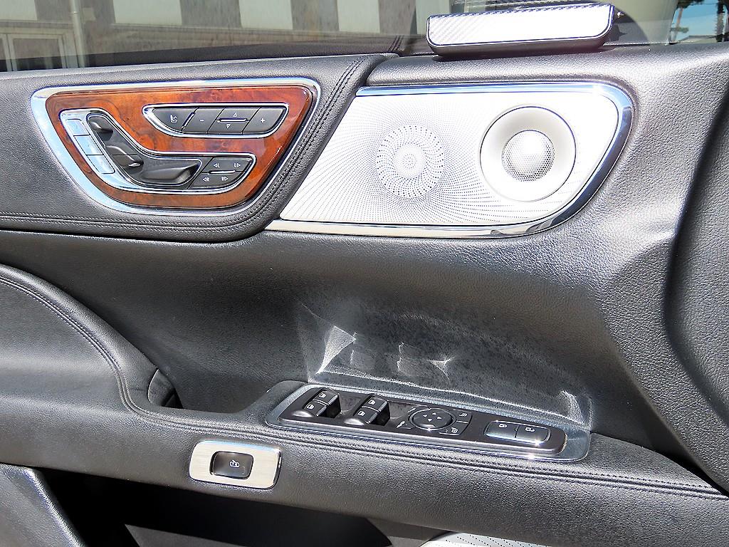 Lincoln Continental — photo 12