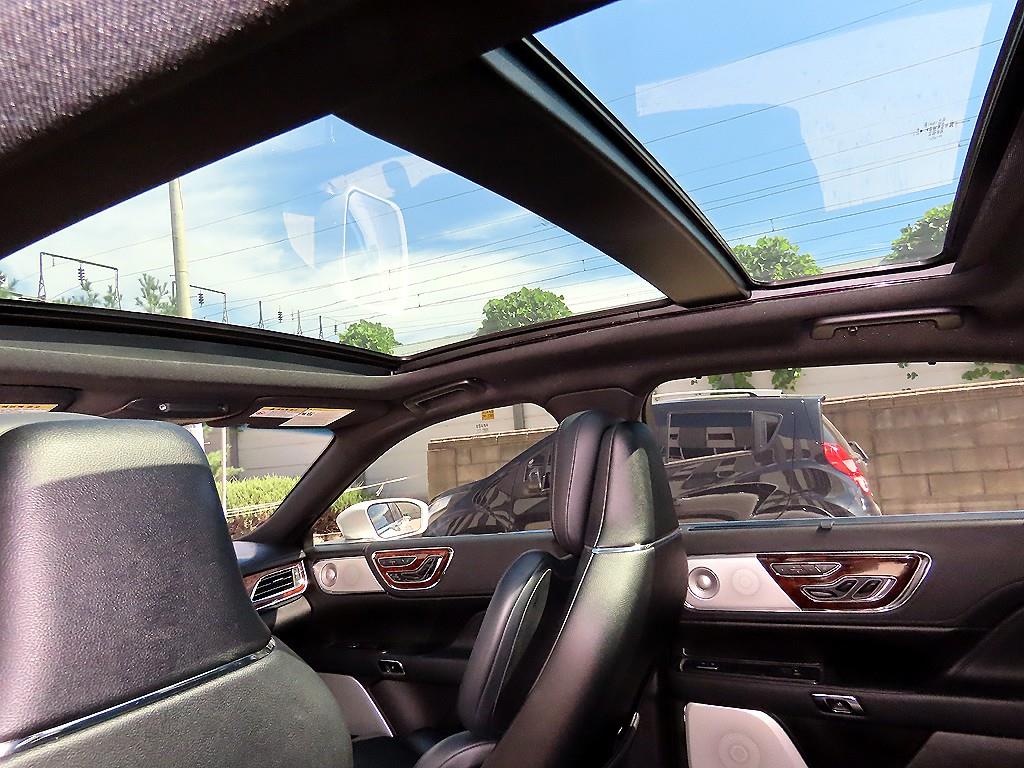 Lincoln Continental — photo 17