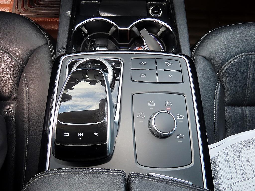 Mercedes-Benz GLE-Class — photo 12