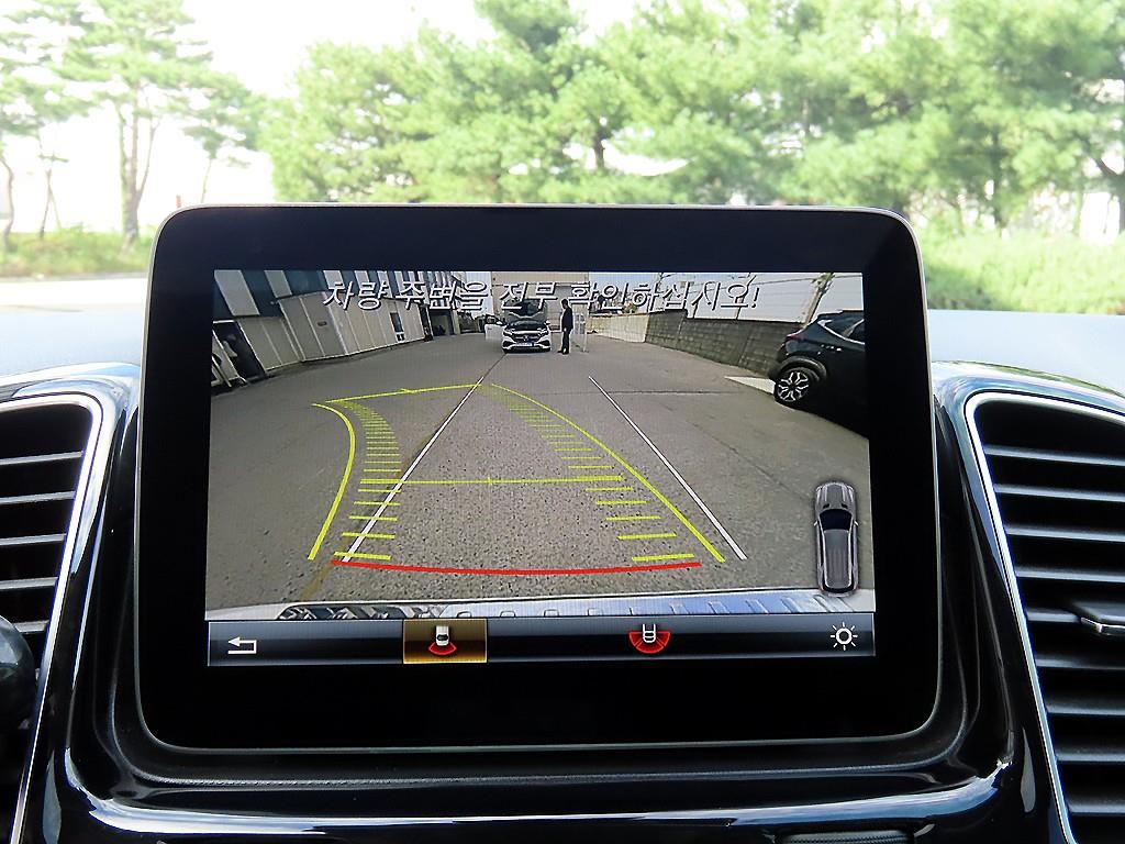 Mercedes-Benz GLE-Class — photo 15