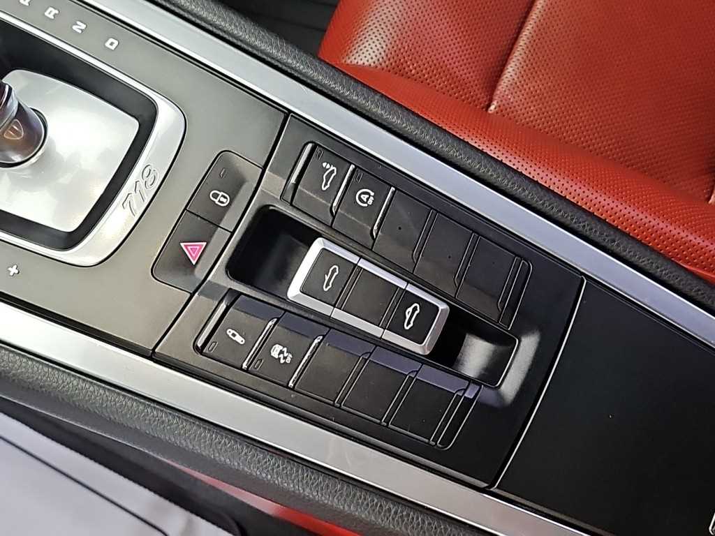 Porsche 718 — photo 15