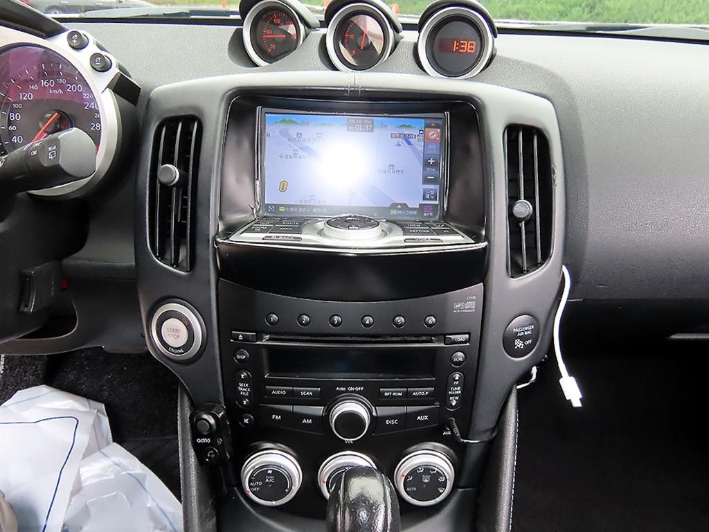 Nissan 370Z — photo 13