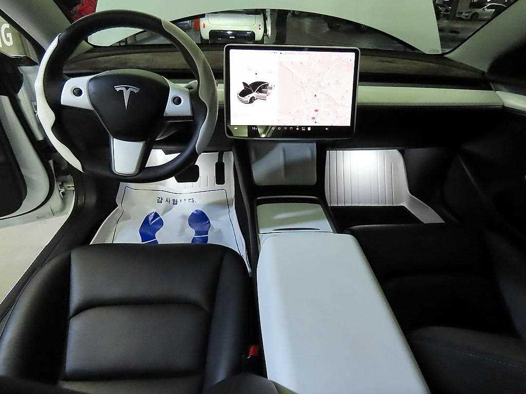 Tesla Model 3 — photo 10