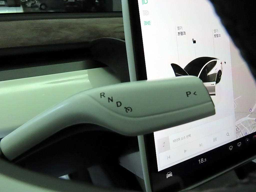 Tesla Model 3 — photo 12