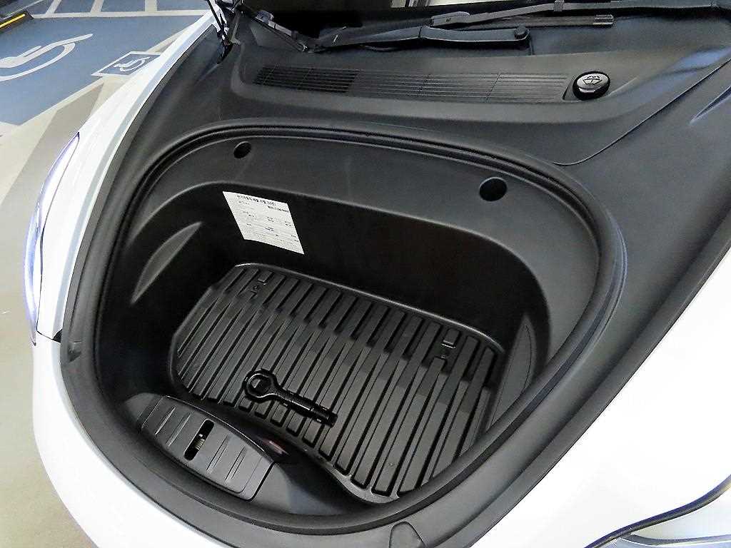 Tesla Model 3 — photo 19