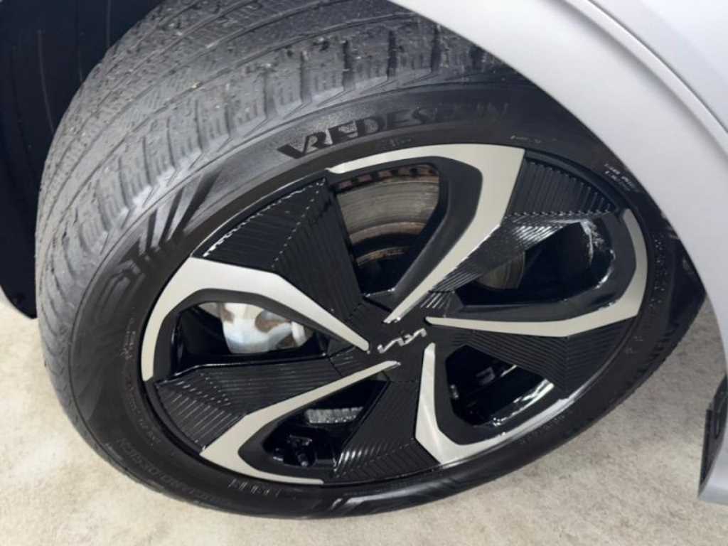 Kia EV6 — photo 19
