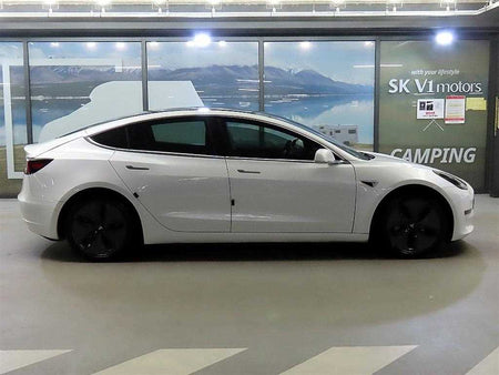 Tesla Model 3 — photo 03