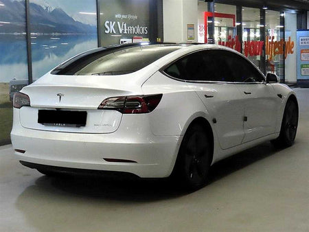 Tesla Model 3 — photo 04
