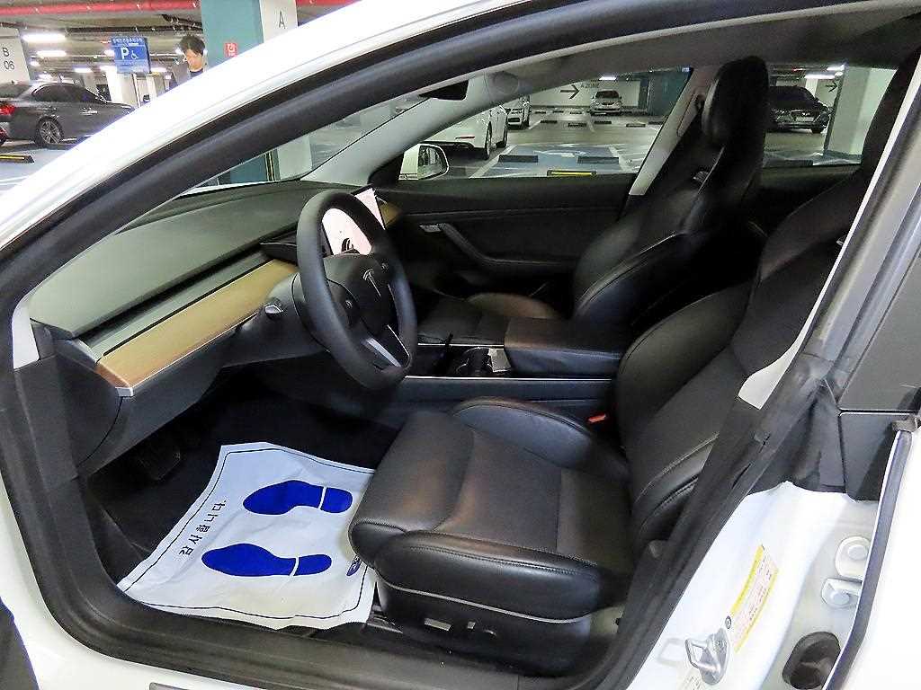 Tesla Model 3 — photo 06
