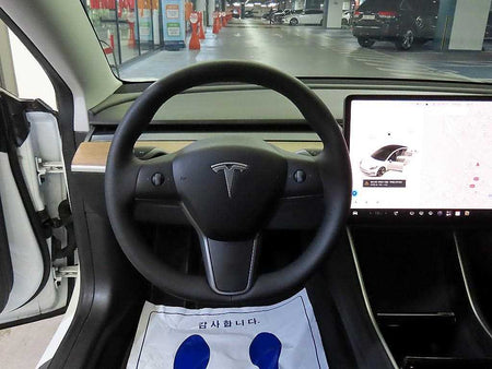 Tesla Model 3 — photo 08