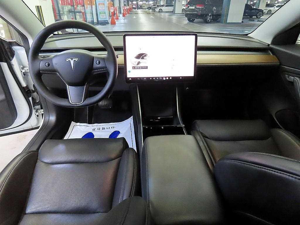 Tesla Model 3 — photo 10