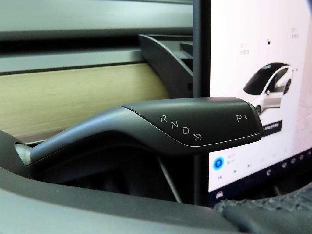 Tesla Model 3 — photo 12