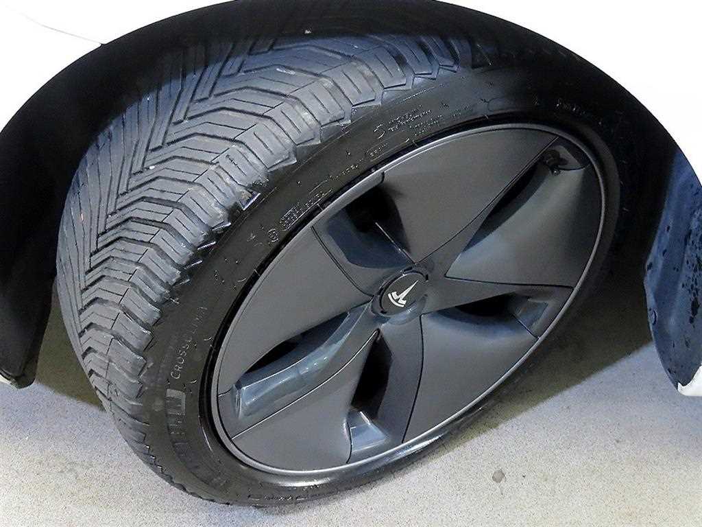Tesla Model 3 — photo 20