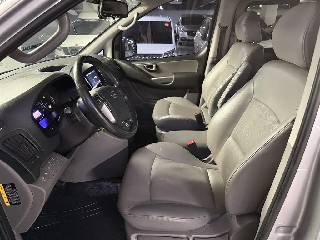 Hyundai Starex — photo 08