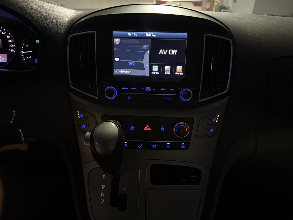 Hyundai Starex — photo 11