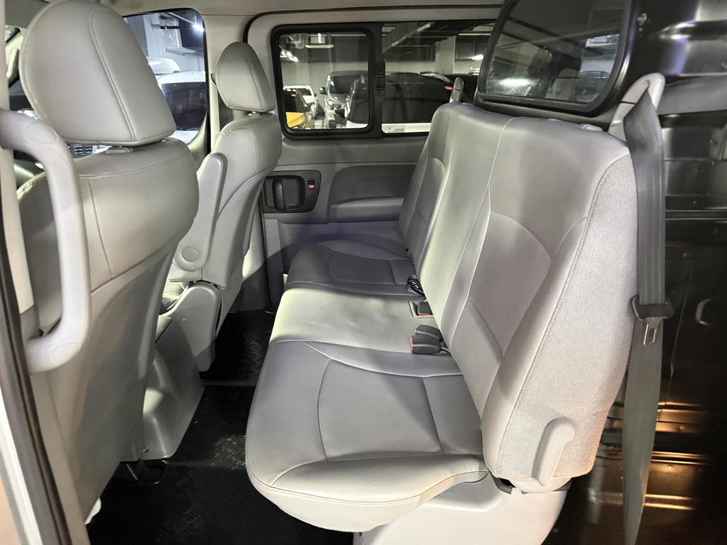 Hyundai Starex — photo 13