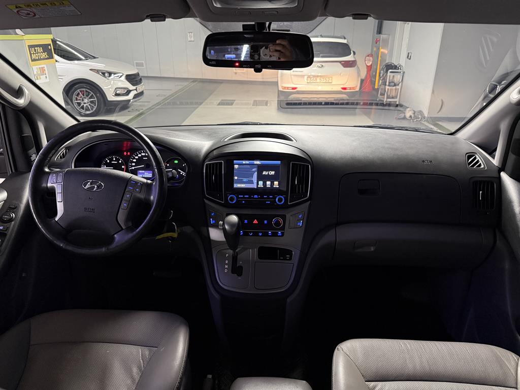 Hyundai Starex — photo 14