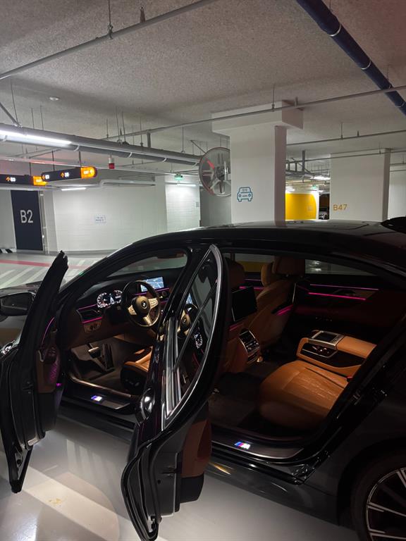 BMW 7-Series — photo 02