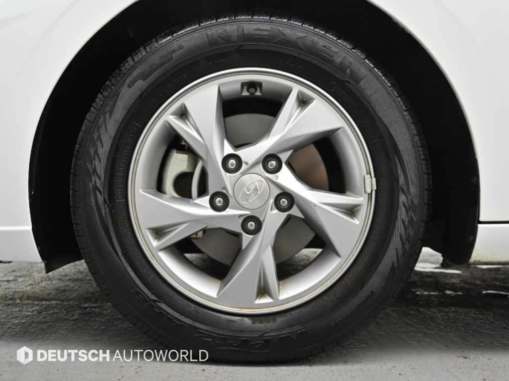 Hyundai Avante — photo 06