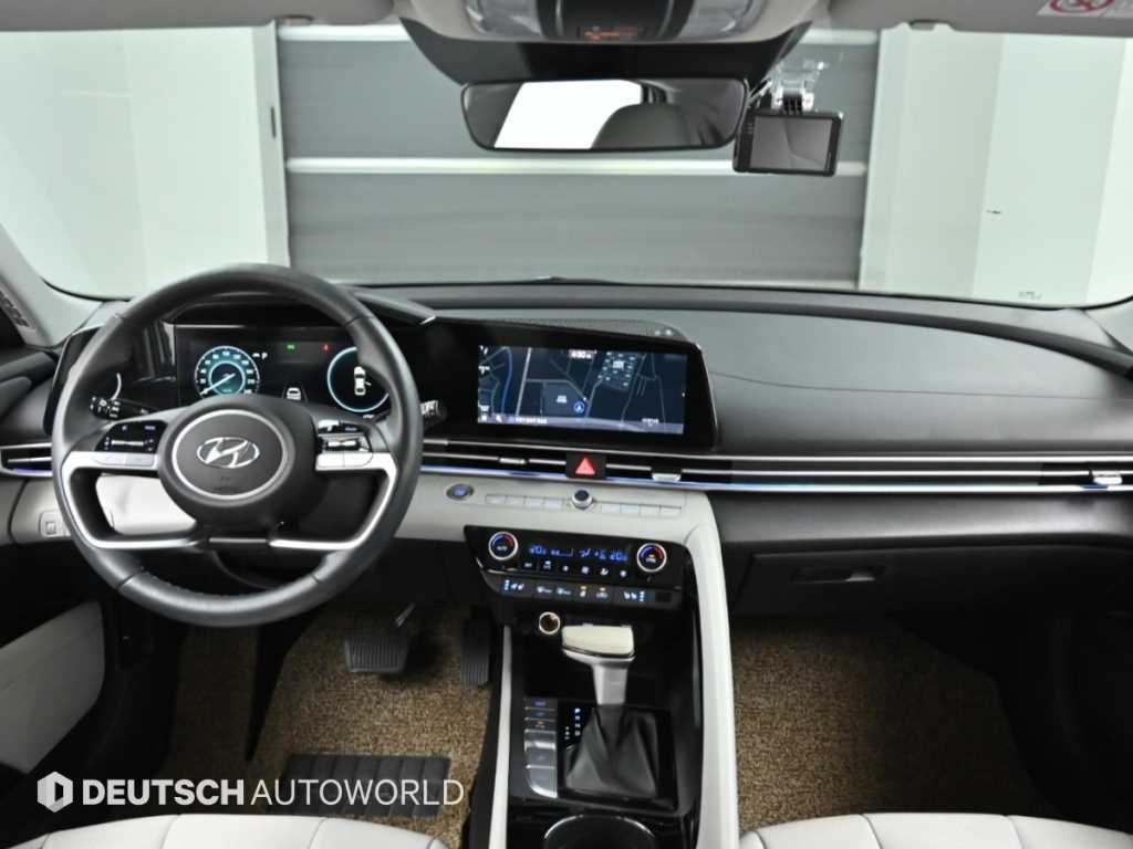 Hyundai Avante — photo 08