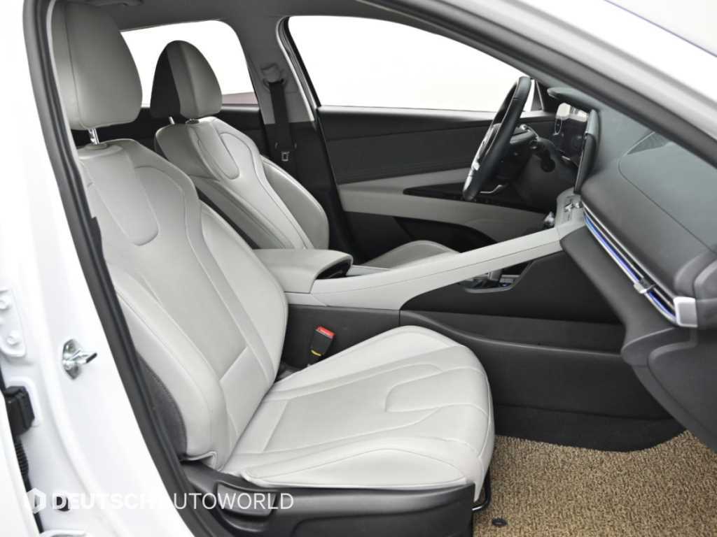 Hyundai Avante — photo 11