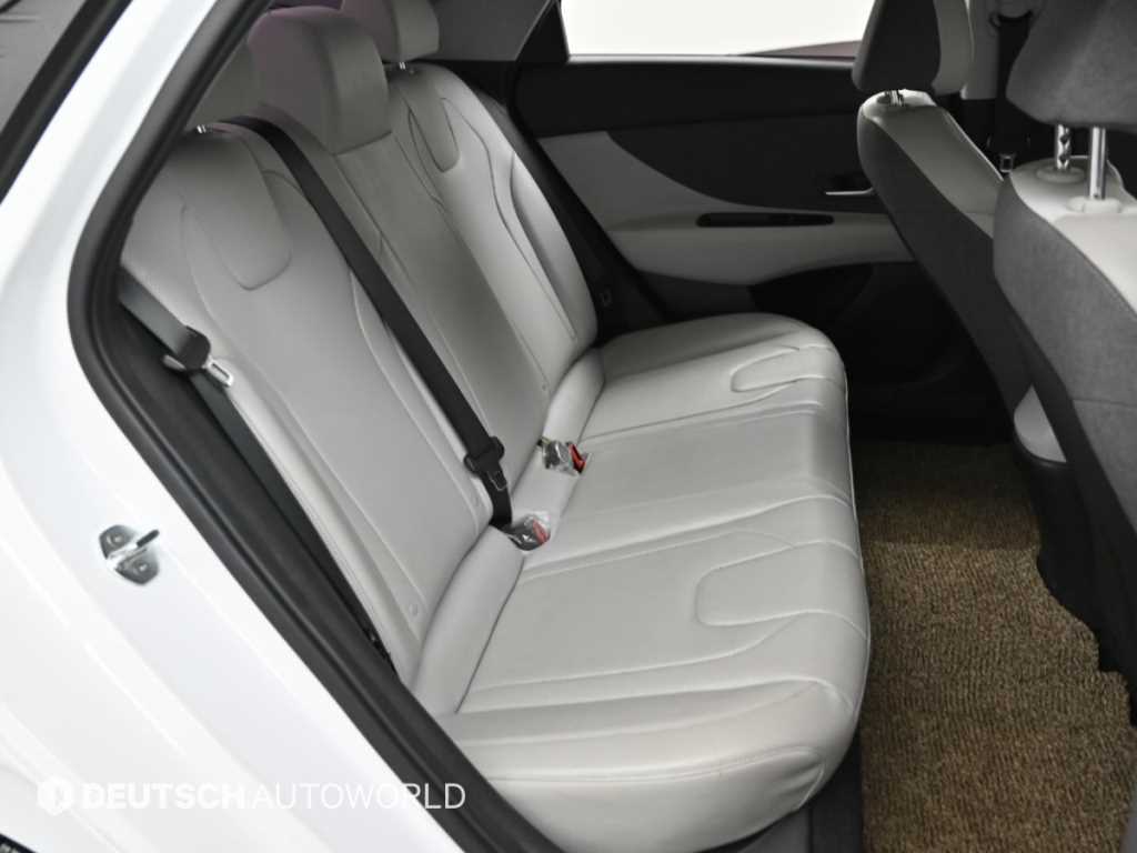 Hyundai Avante — photo 12