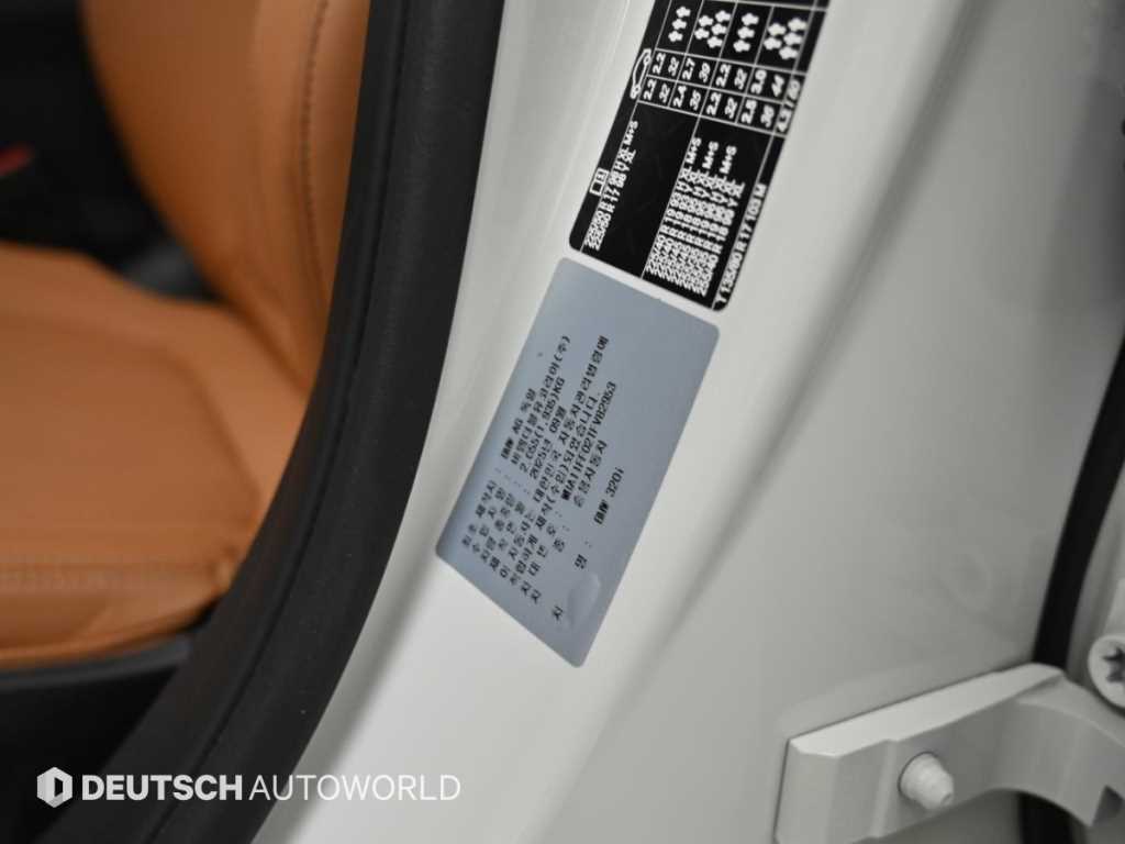 BMW 3-Series — photo 20