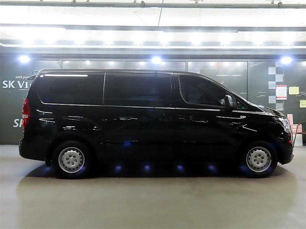 Hyundai Starex — photo 03