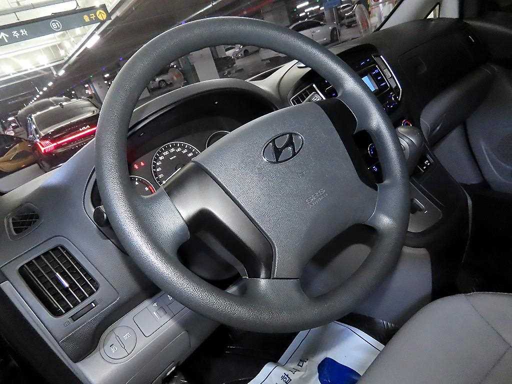 Hyundai Starex — photo 08