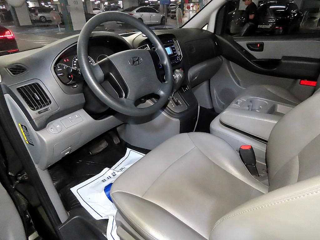 Hyundai Starex — photo 10