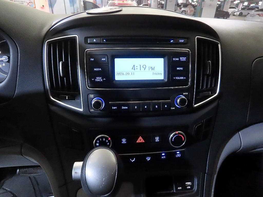 Hyundai Starex — photo 11
