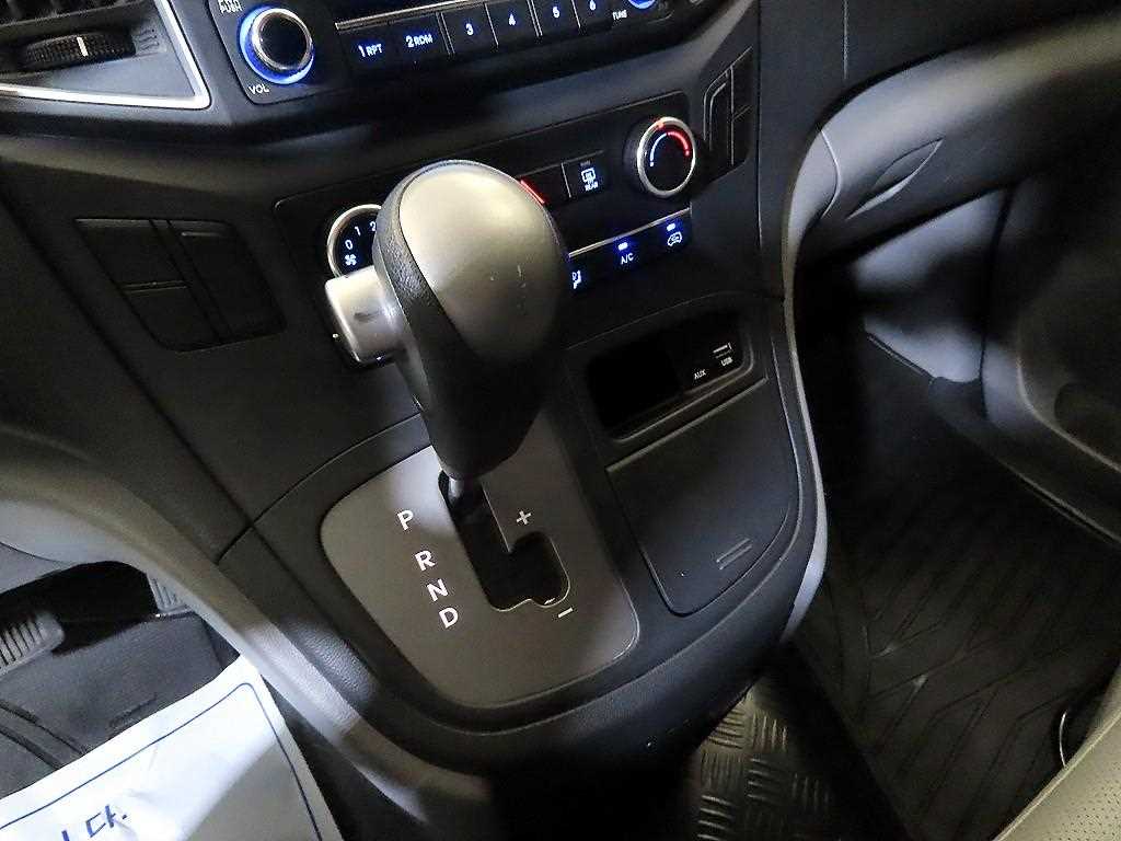 Hyundai Starex — photo 12