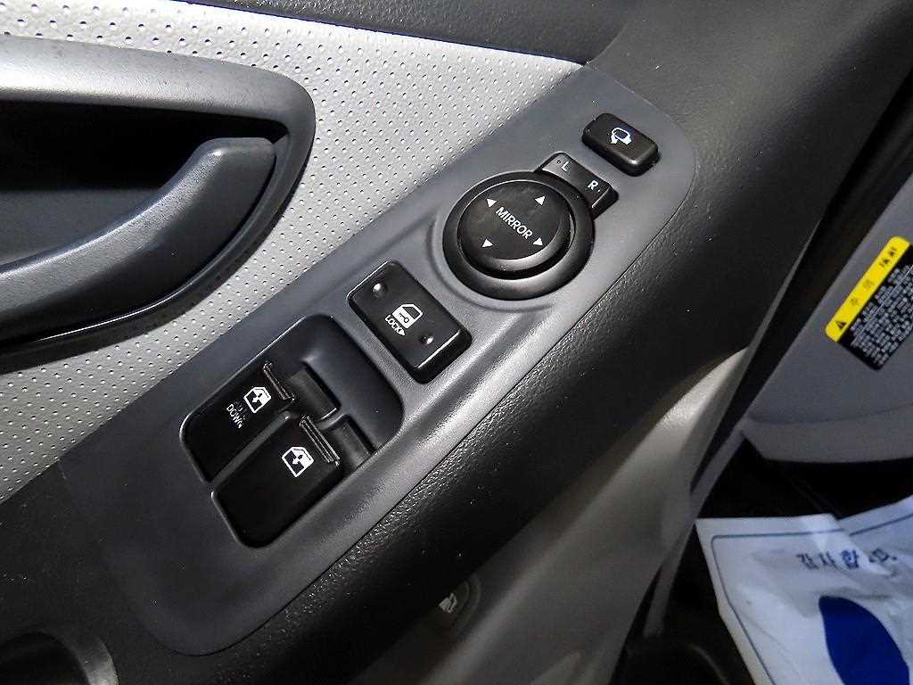 Hyundai Starex — photo 13