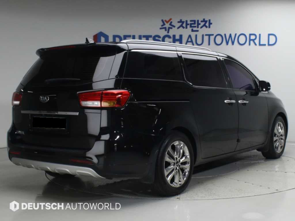 Kia Carnival — photo 02