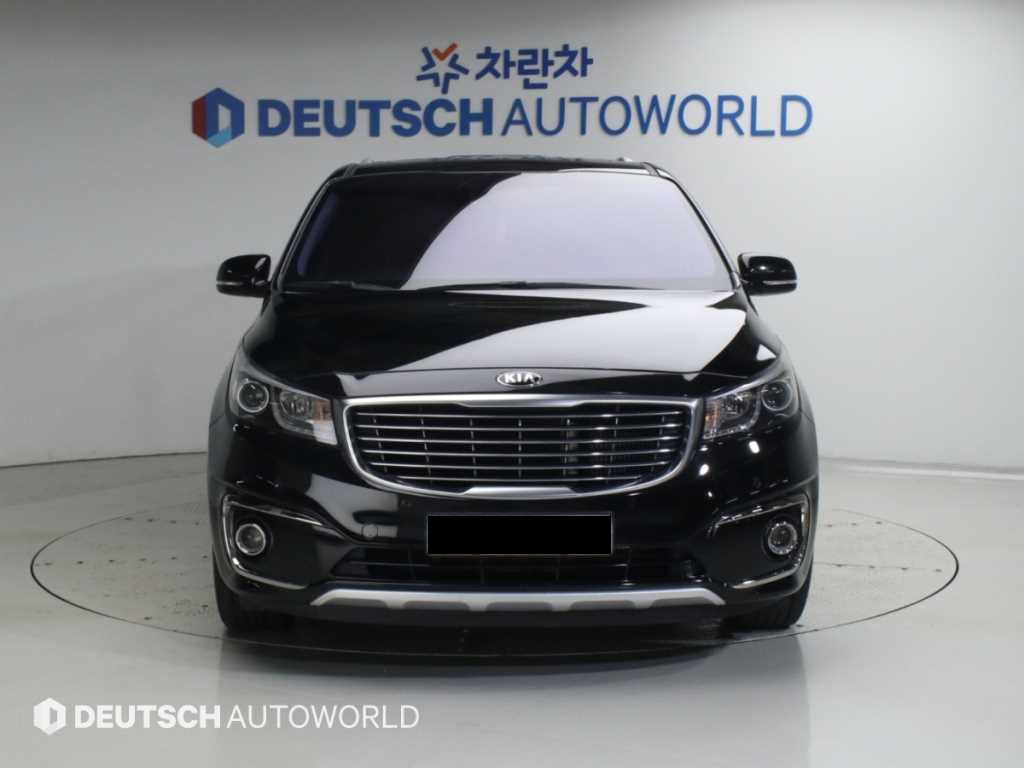 Kia Carnival — photo 03