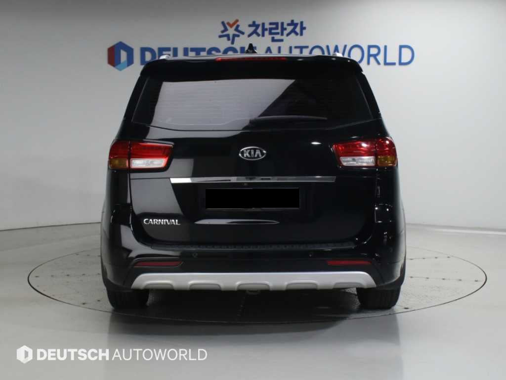 Kia Carnival — photo 04