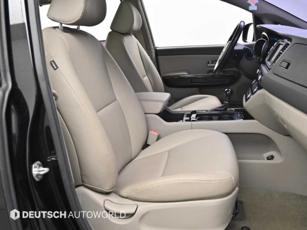 Kia Carnival — photo 10