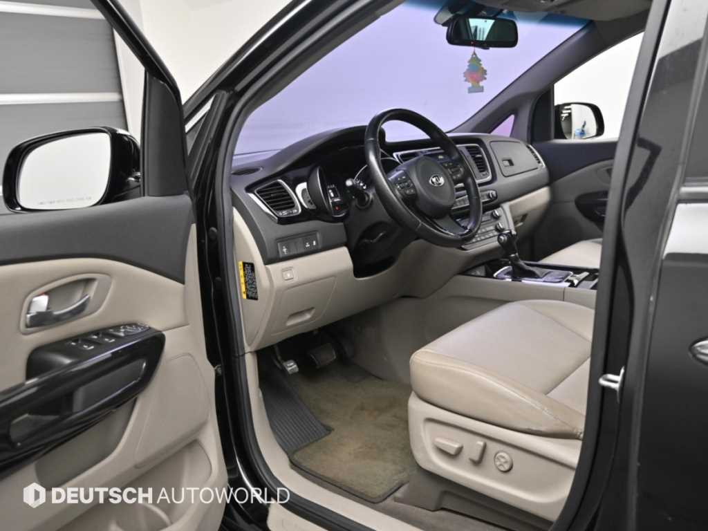 Kia Carnival — photo 11