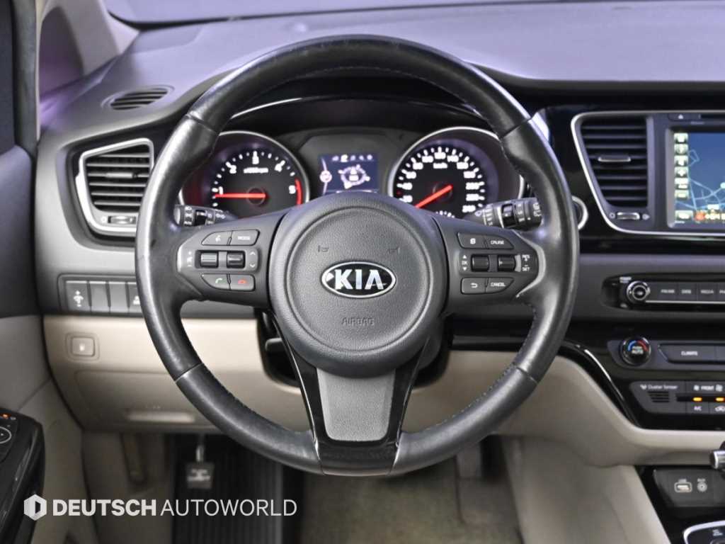 Kia Carnival — photo 13