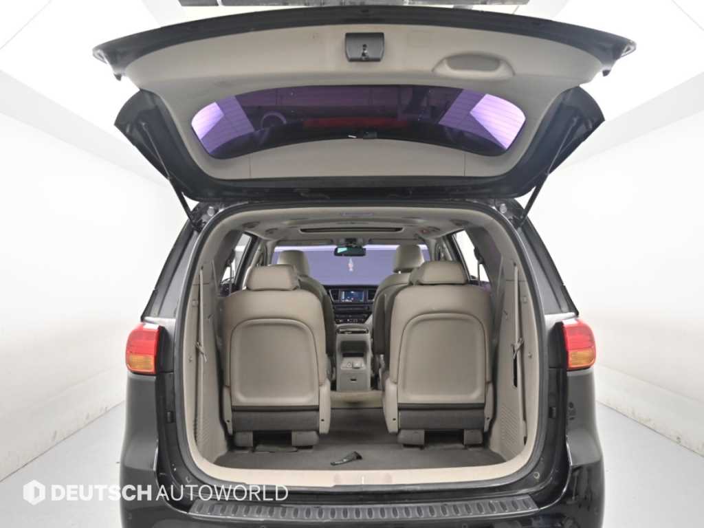 Kia Carnival — photo 19