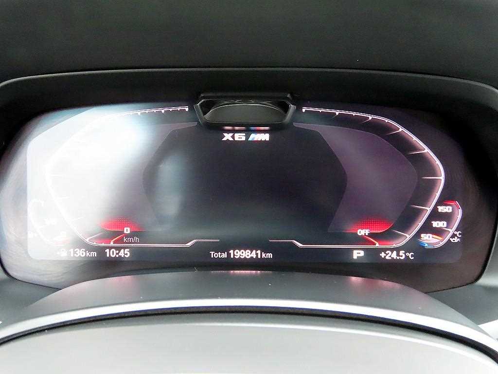 BMW X6M — photo 09