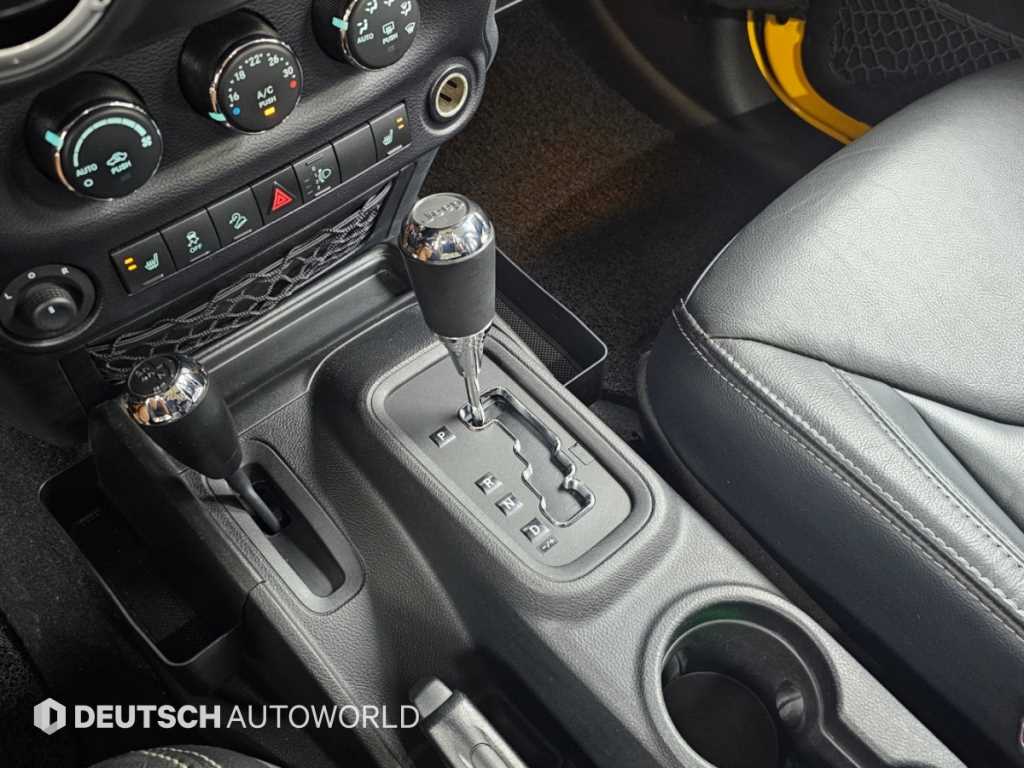 Jeep Wrangler — photo 09