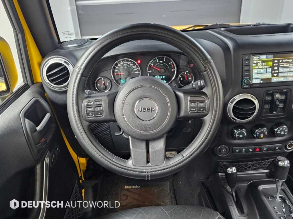 Jeep Wrangler — photo 13