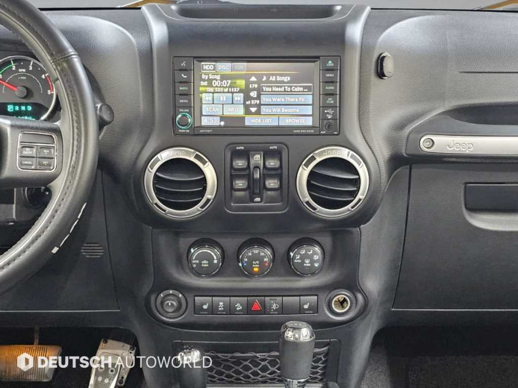 Jeep Wrangler — photo 14