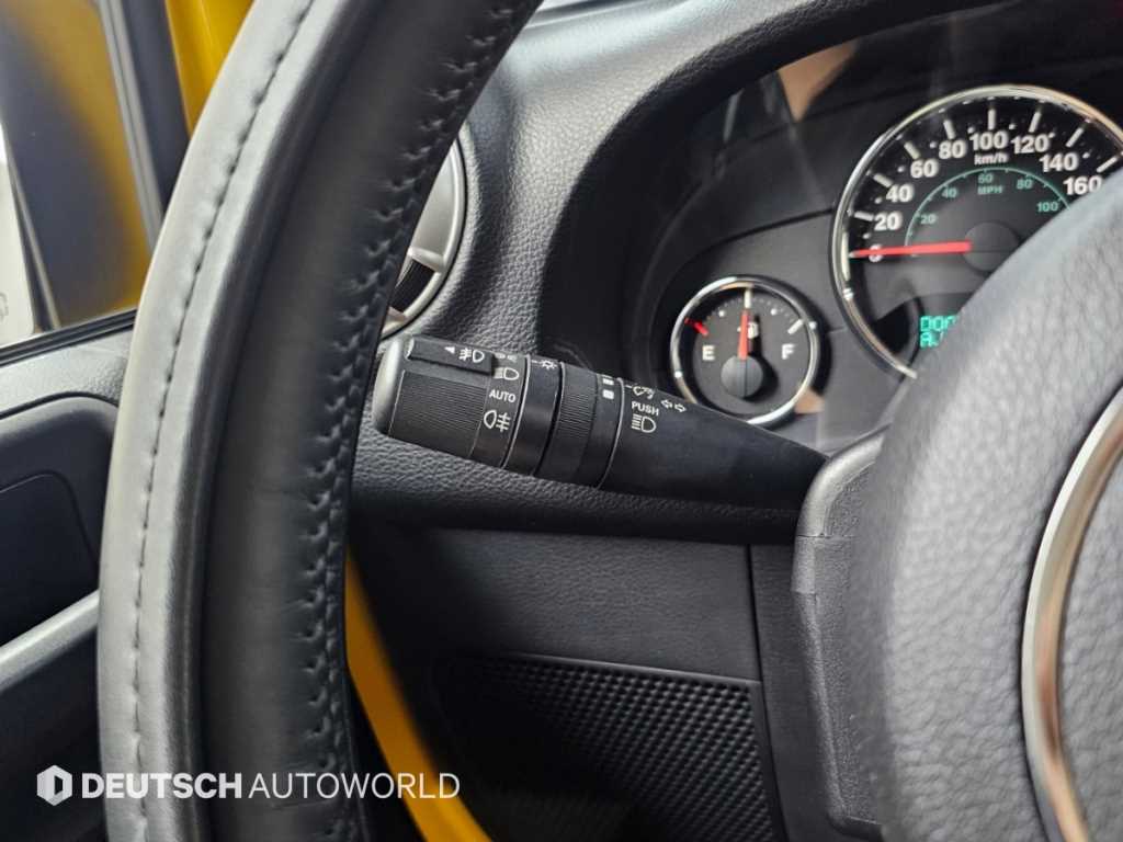 Jeep Wrangler — photo 16