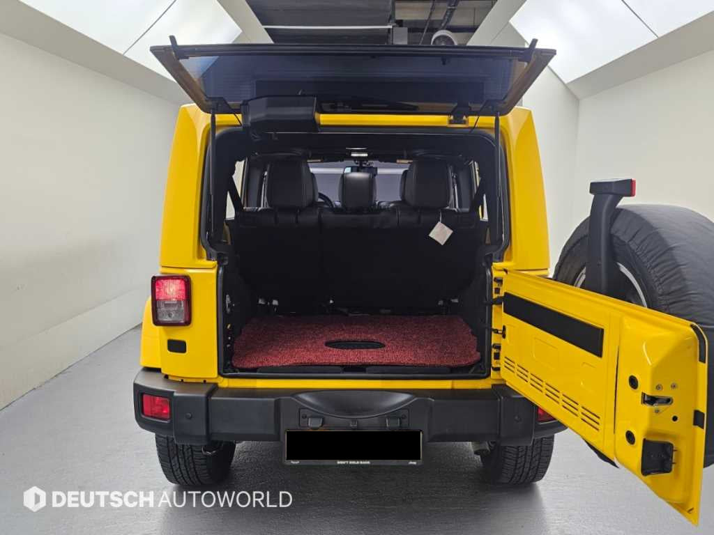 Jeep Wrangler — photo 19