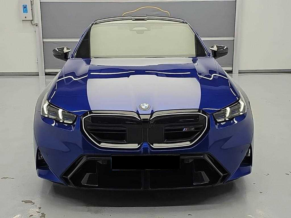 BMW M5 — photo 01